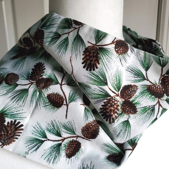 Womens Handmade Infinity Scarf Pinecone Silver Shimmer - Picture 1 of 6